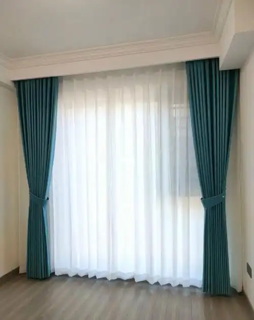 客厅和主卧没留窗帘盒巨丑