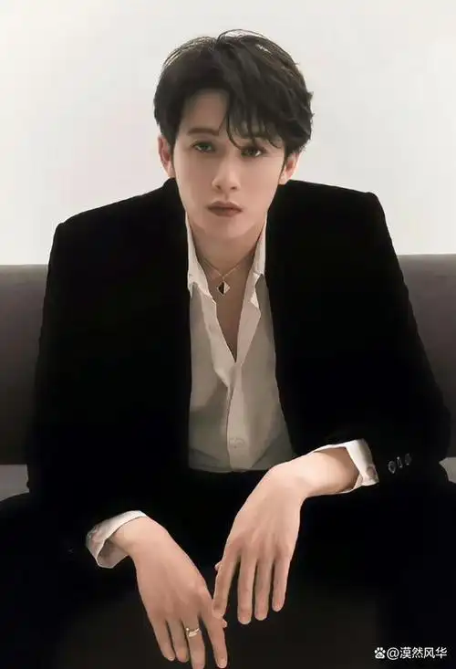 胡歌刘亦菲获微博king和微博queen,檀健次去洗手间错过颁奖