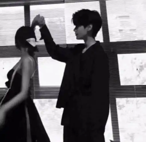 黑白氛围感小众情头分享,最后有原图#情侣头像分享  #黑色系情侣头像