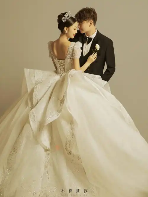 欧式奢华大裙摆婚纱照75高级大气感拿捏了