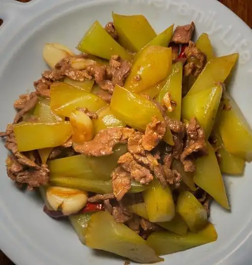 莴笋炒牛肉的做法