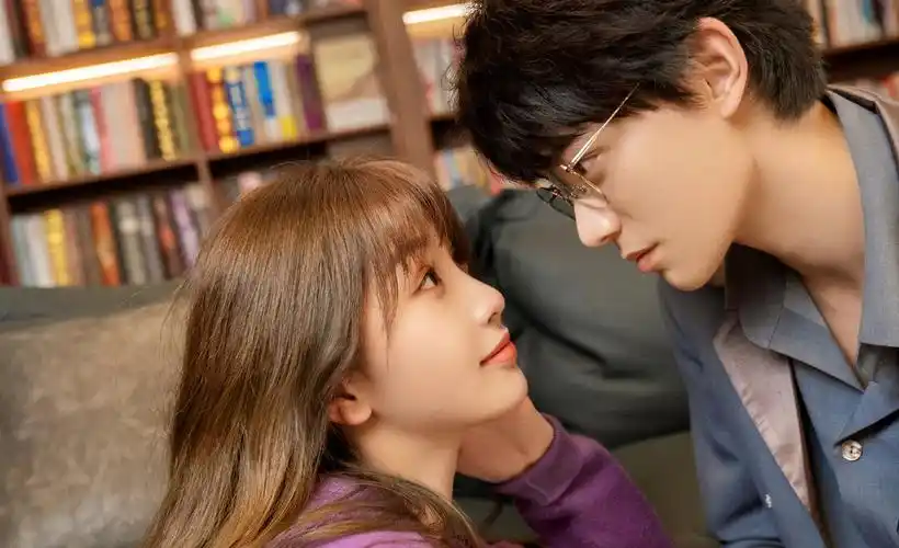 电视剧《月光变奏曲》,由丁禹兮和虞书欣主演,虞书欣自从参加了选秀