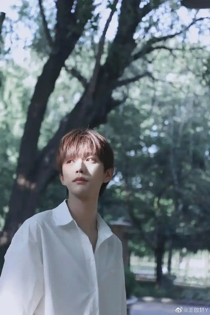 这是一组照片#妖扬王敬轩  - 抖音