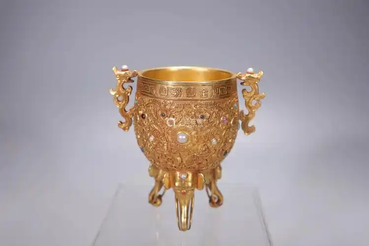 铜鎏金三足杯