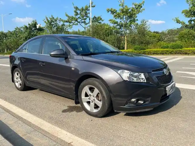 2011年1月科鲁兹自波1.8,天窗,真皮,一键启动,多功能方向盘,电动座椅!