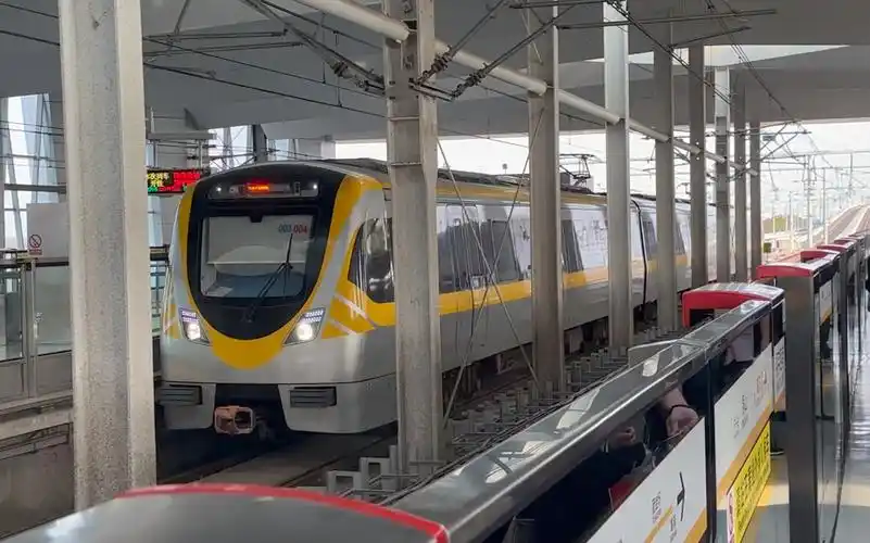 4.2 南京地铁s8宁天线列车进翔宇路南站