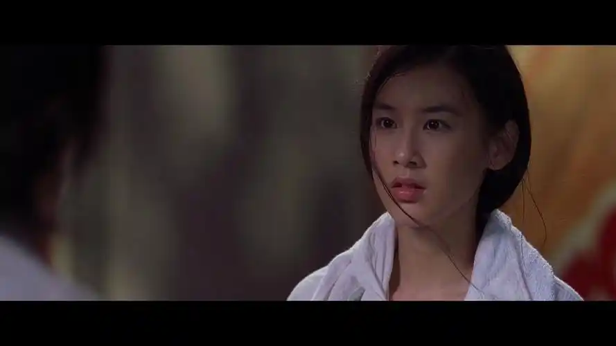 功夫经典配乐《只要为你活一天》,很好的渲染着黄圣依与星爷的爱情