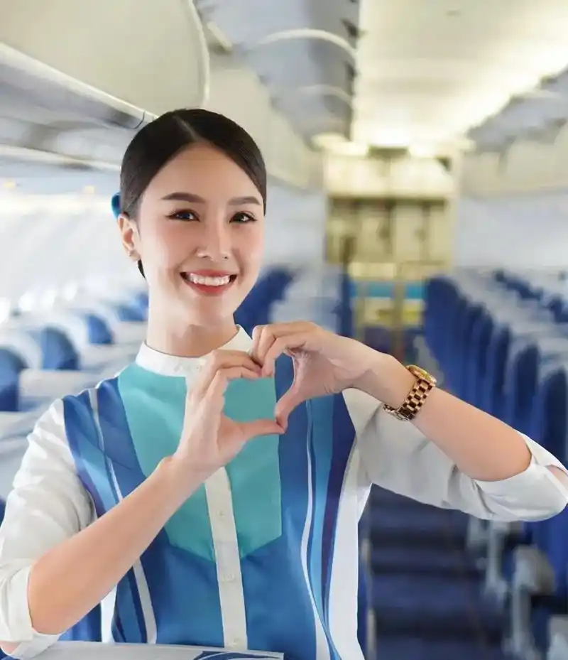 泰国空姐也有很美的,笑容甜蜜,既有亲和力又不高冷.