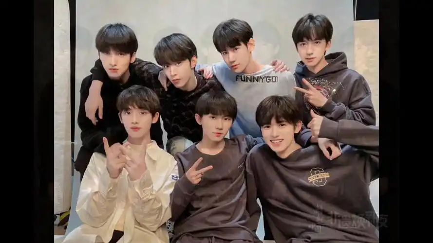 tnt四周年快乐,每一张张合照证明了你们走过的每一条路,你们走了很远