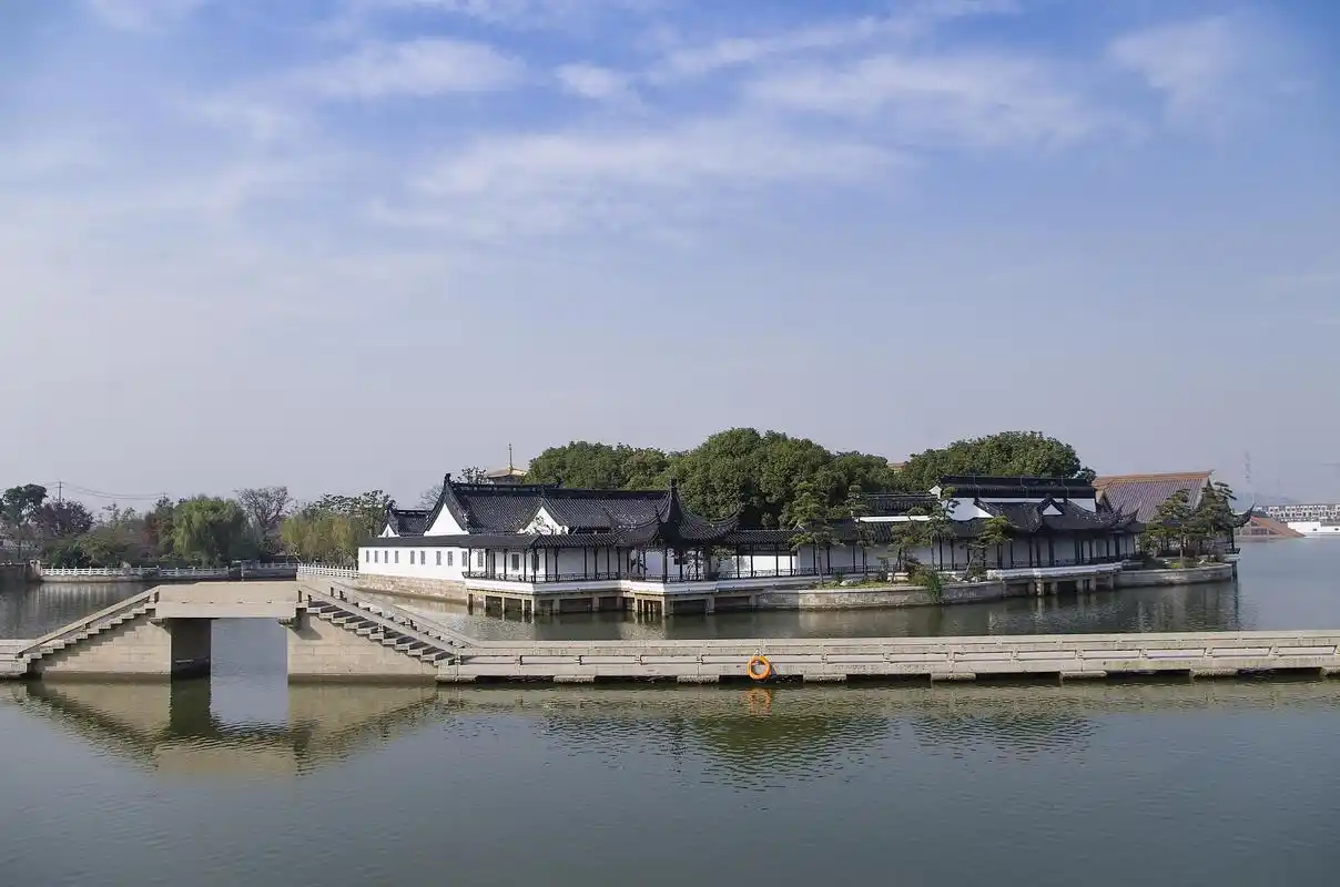 江苏如皋市龙游水利风景区 江苏如皋市龙游水利风景区是一个充满秋意