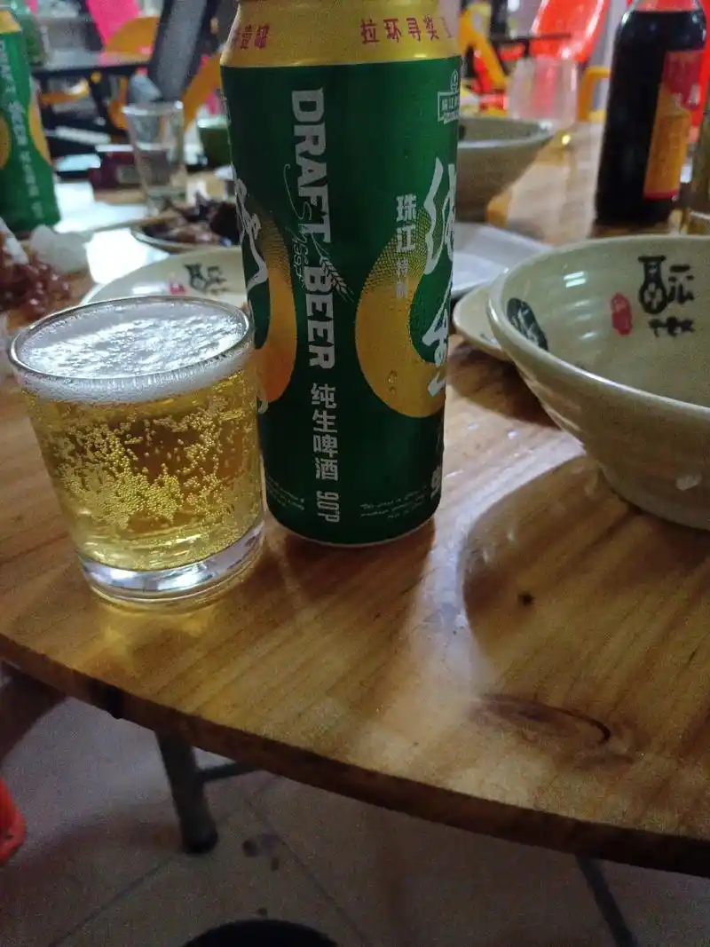 其实我并不想喝醉 我只是想把所有美好的事物装入心里 然后发酵