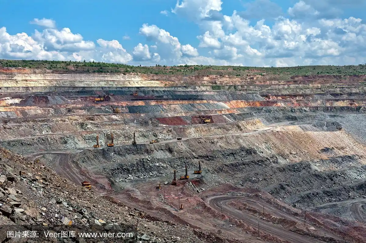露天开采的矿山