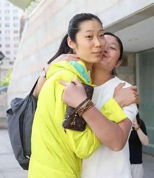 因此身高201cm的袁心玥找男朋友太难了!