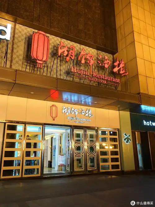 毕竟是为了承办大型宴席的综合性酒楼,每家湖锦酒楼的面积都是非常大