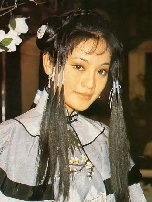 李翰祥面见了两位演员之后,发觉林青霞比张艾嘉高出许多.