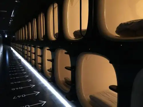 nine hours narita airport japan (日本成田机场九小时胶囊酒店)