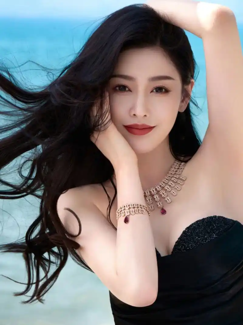 法国现代珠宝品牌fred斐登正式宣布演员张天爱成为fred斐登中国区品牌