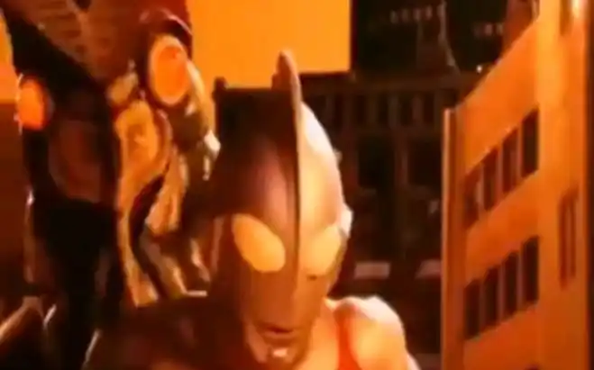 奥特曼被虐榨干