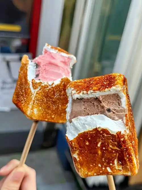 韩国超火的烤棉花糖冰淇淋 泗洪也有啦!绝对没有吃过的口感 过 - 抖音