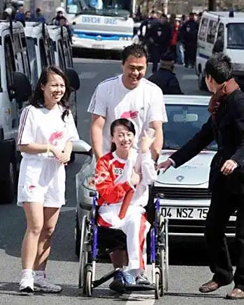 "轮椅上的天使"金晶是如何从一个与病魔抗争的孩子成长为一名运动员的