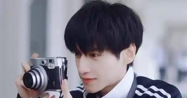 原创当肖战龚俊宋亚轩等一众男星穿上校服你最想和谁做同桌