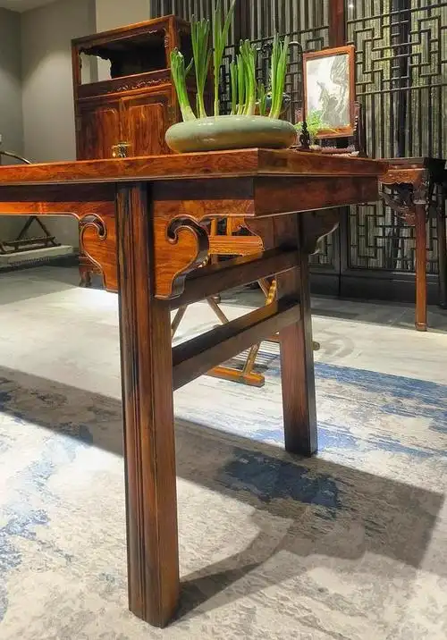 古代家具,有几,有桌,有案.