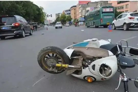 交管部门对于汽车的管控很严格,所以现在道路上的电动车也很多,而且