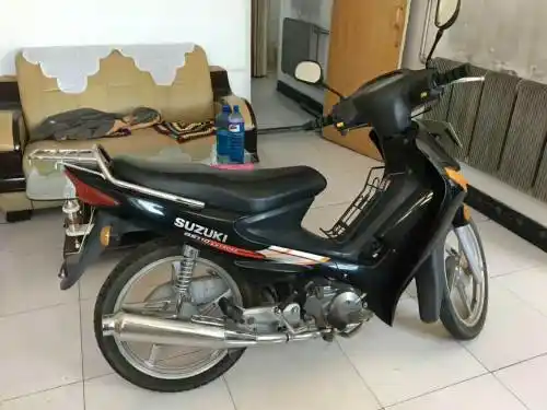 铃木弯梁摩托车