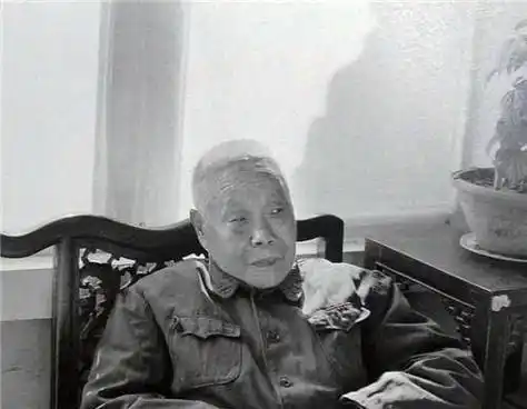 原创溥仪晚年去看望还在世的仆人仆人齐声喊出3个字让他红了眼眶