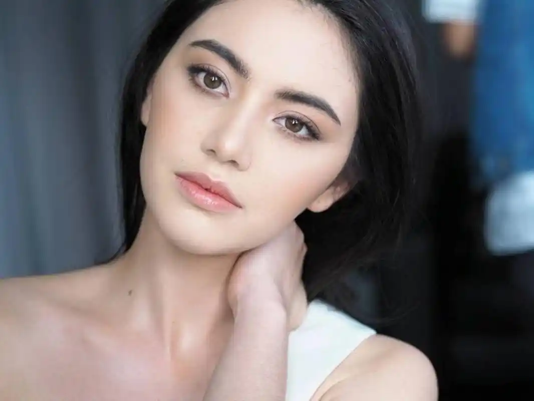 黛薇卡·霍内(mai),1992年5月出生于泰国曼谷,泰国比利时混血,泰国女