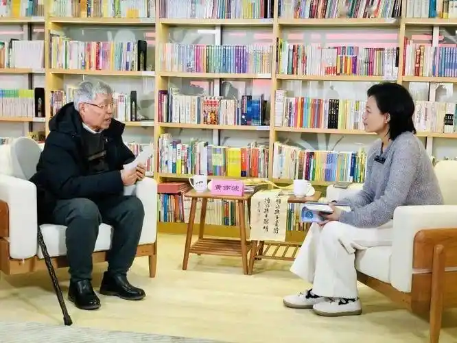 上海儿童文学基地2022101天团系列访谈黄亦波爬天都峰的爷爷是位儿童