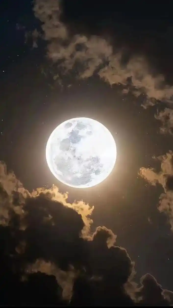 8月31日,百年仅4次"超级月亮"现身夜空,如此 - 抖音