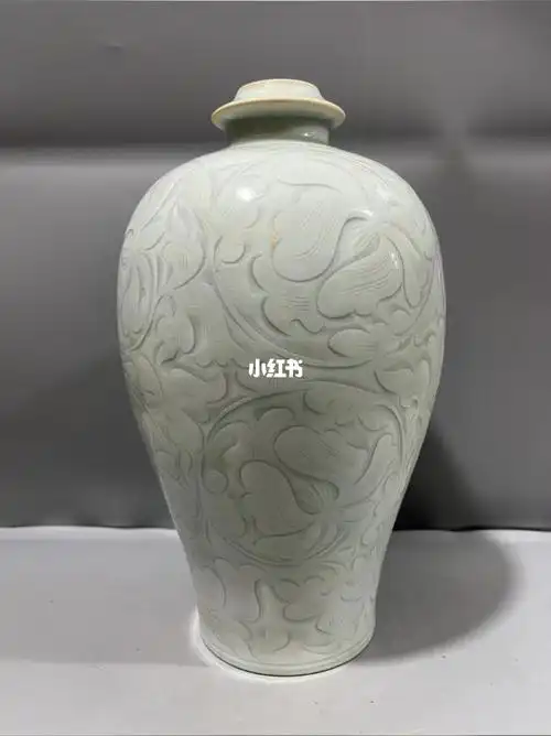 刻花梅瓶