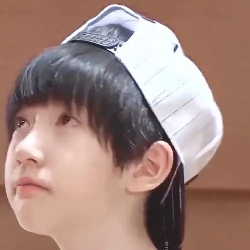 快来看贺峻霖小哭包!好可爱呀!让我亲亲