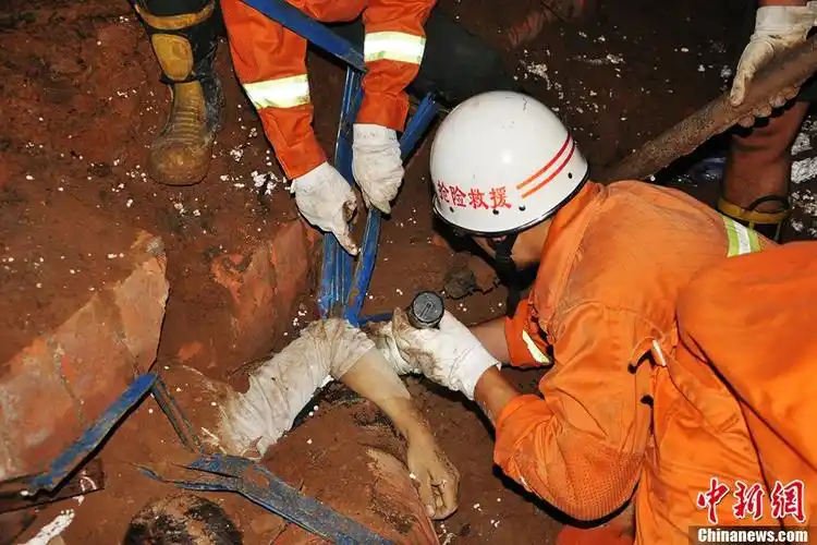 山西一选煤厂建设工地土墙坍塌致12死7伤