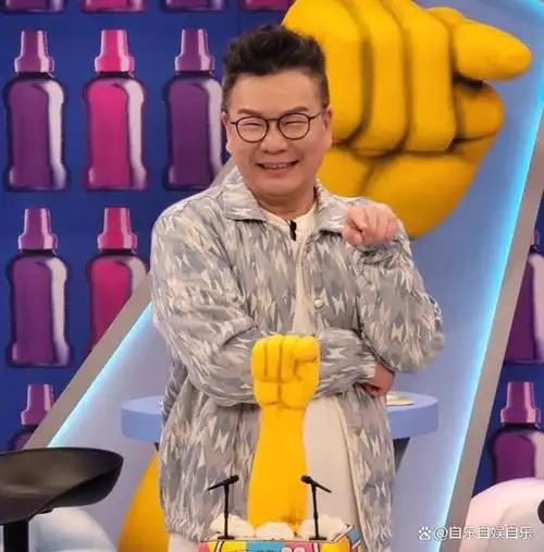 熟悉台湾省综艺的朋友都应该认识沈玉琳,人称"玉琳哥",是一位从幕后做