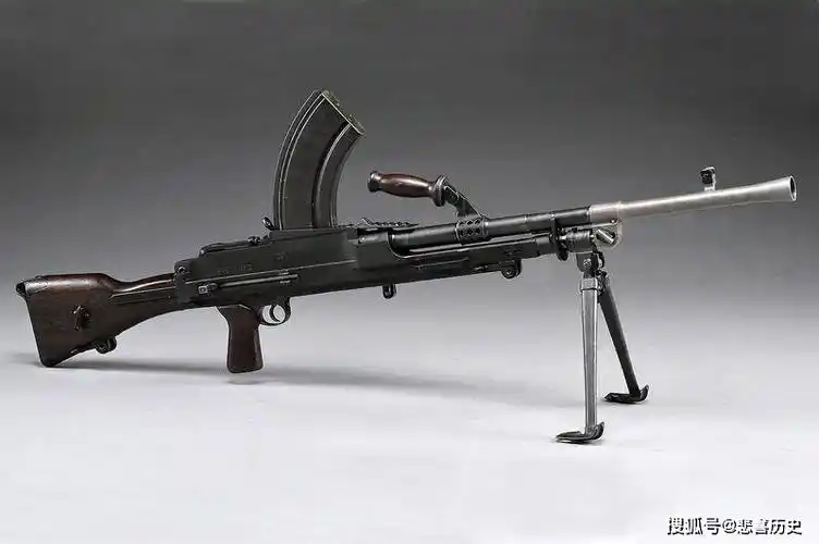 抗日战争中捷克式和歪把子的较量,性能上哪个更胜一筹呢?_轻机枪