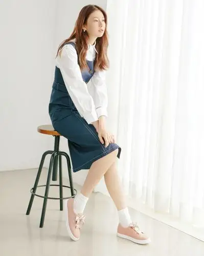 那长发飘飘青春美丽的素雅姑娘