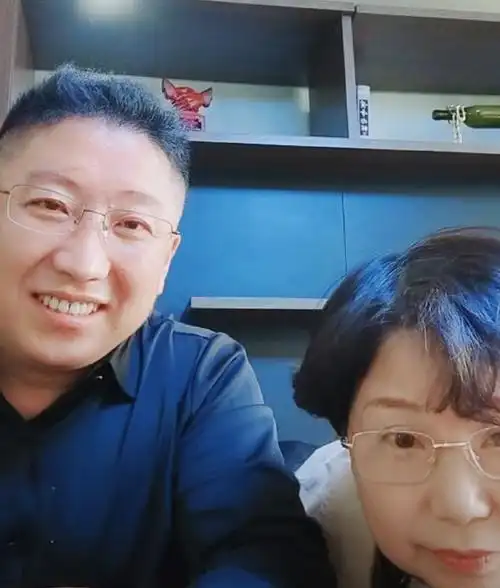 杜妈直播间庆祝,熊磊为姚策报喜