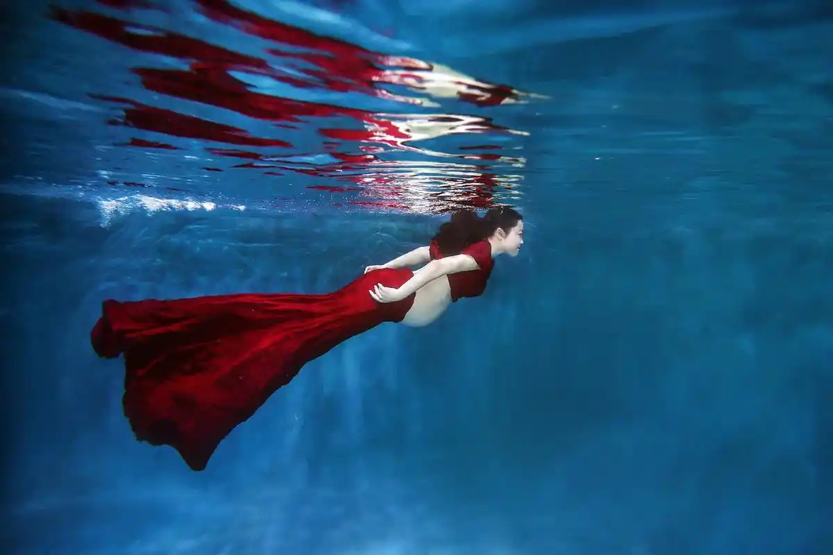 水下摄影水下孕照孕妇写真