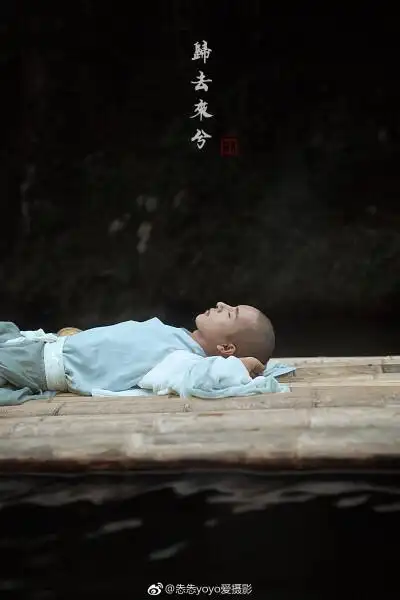 这一世他白衣而来,舍身渡我两仪之惑.