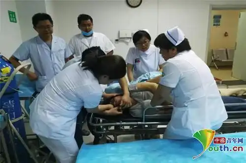 陪护家属突发癫痫 西安市精卫中心上演特殊急救