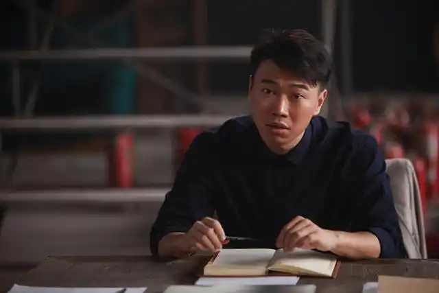 《十二公民》低成本电影的惊喜,十二个老戏骨演绎出人生百态