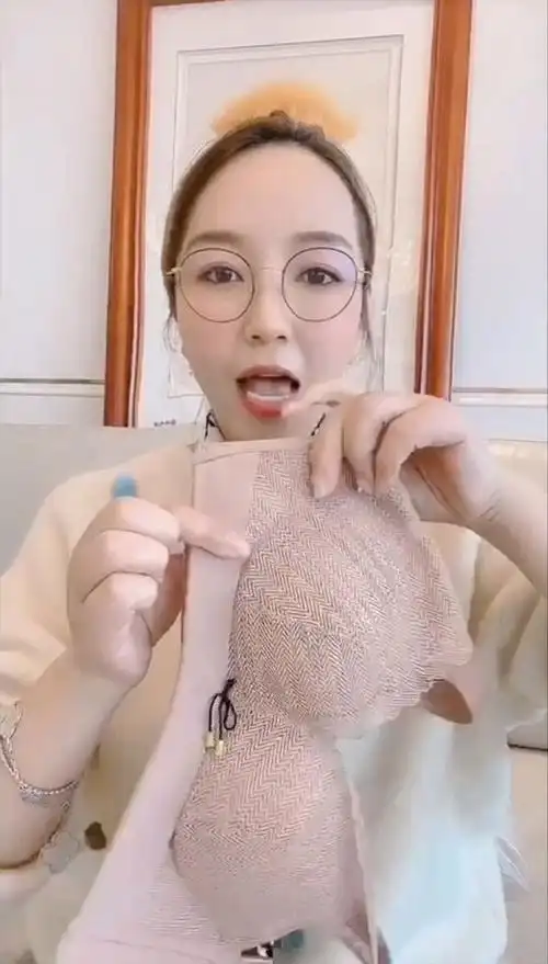 安美拉70年来 第一款无钢圈聚拢文胸!