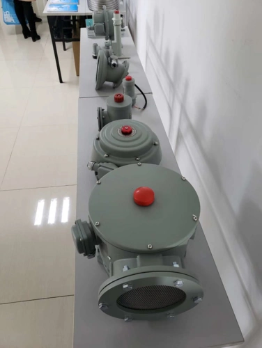 用于释放变压器油内部过压力的一种保护装置,当油箱内部压力升高至