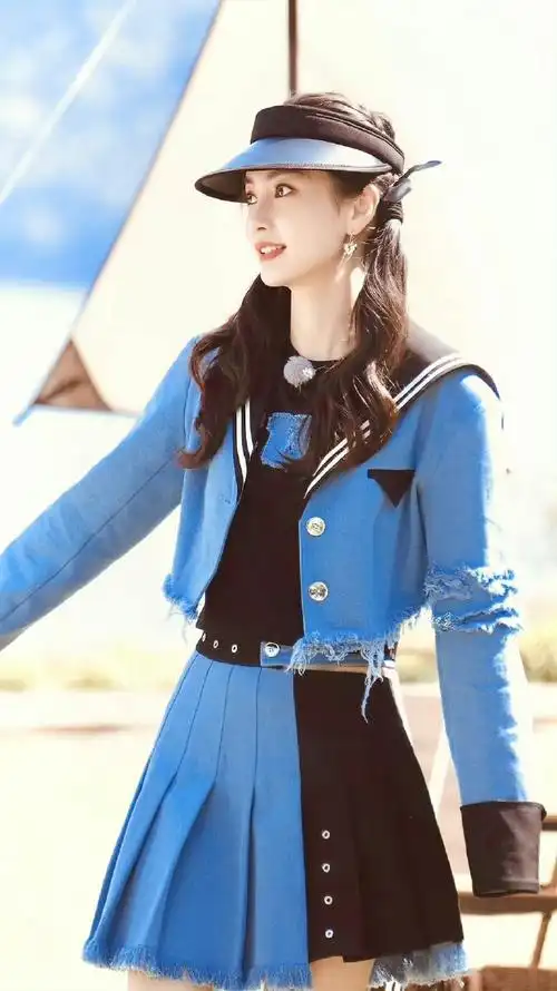 杨颖奔跑吧甜酷风剧照##杨颖奔跑吧双马尾水手服造型