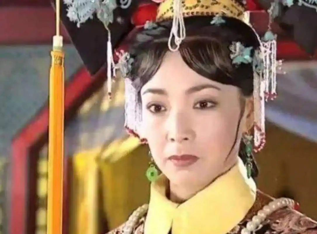 59岁"皇后专业户"戴春荣,隐藏多年的女儿女婿,原来也是圈内人_手机