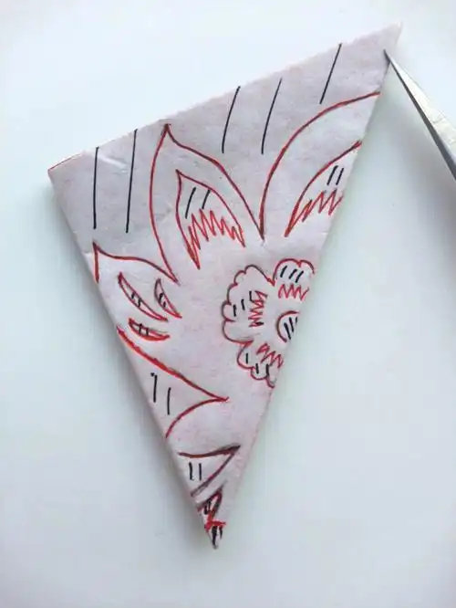 四角折剪纸儿童手工剪纸窗花附教程