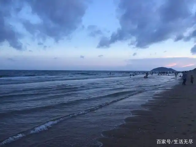 美丽的月亮湾海滩