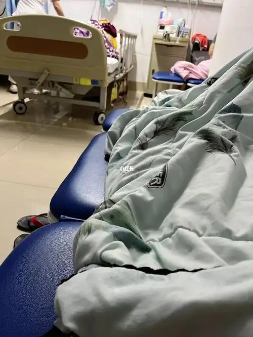 八点多从南宁飞到厦门,下了飞机就赶来医院办陪护卡,今天晚上第一晚